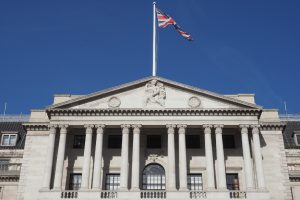 How to Select from the Largest Banks in England to Open a Current Account